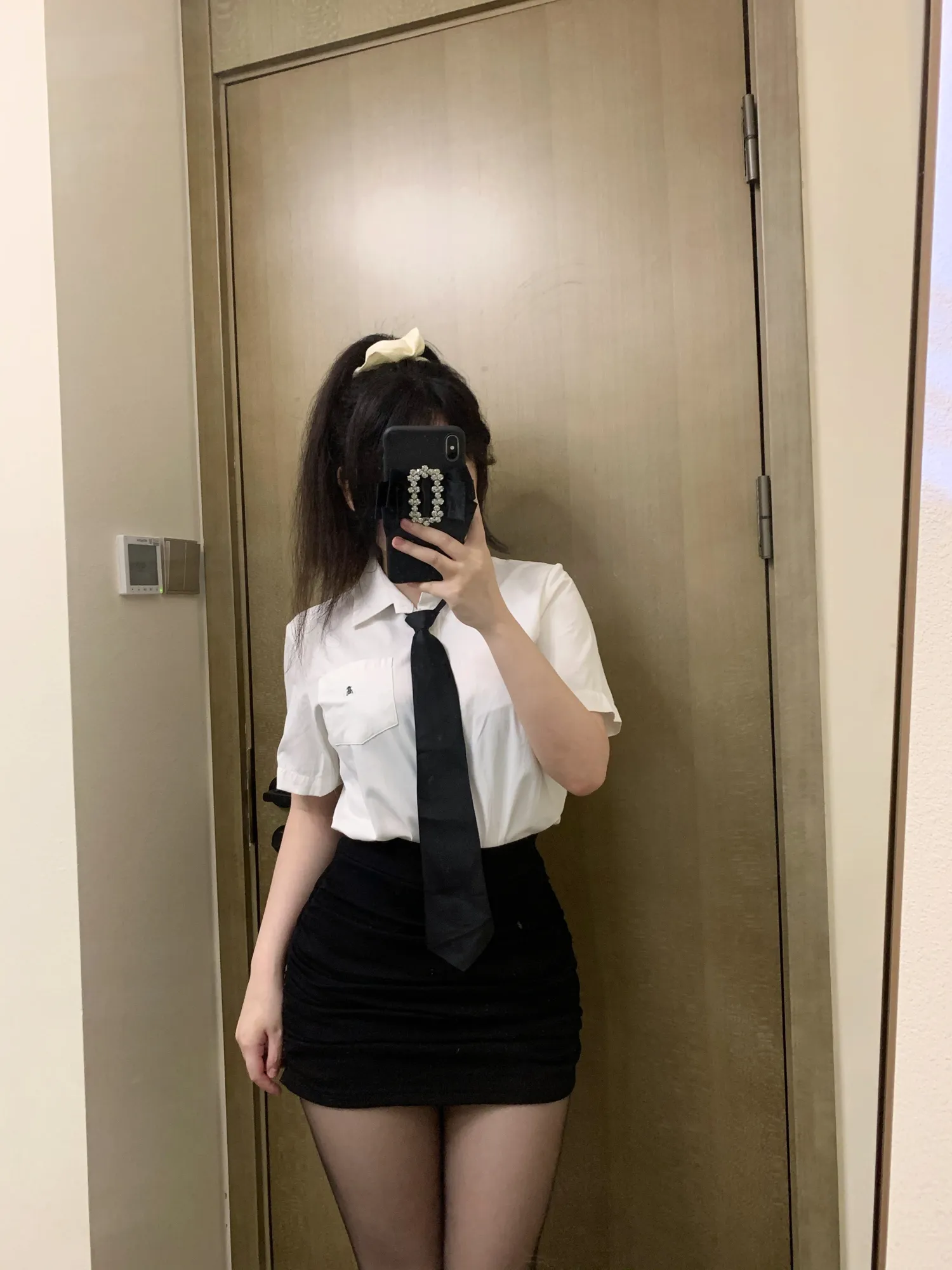 是依酱吖 NO.042 OL2 刚入职的新人 NO.0000