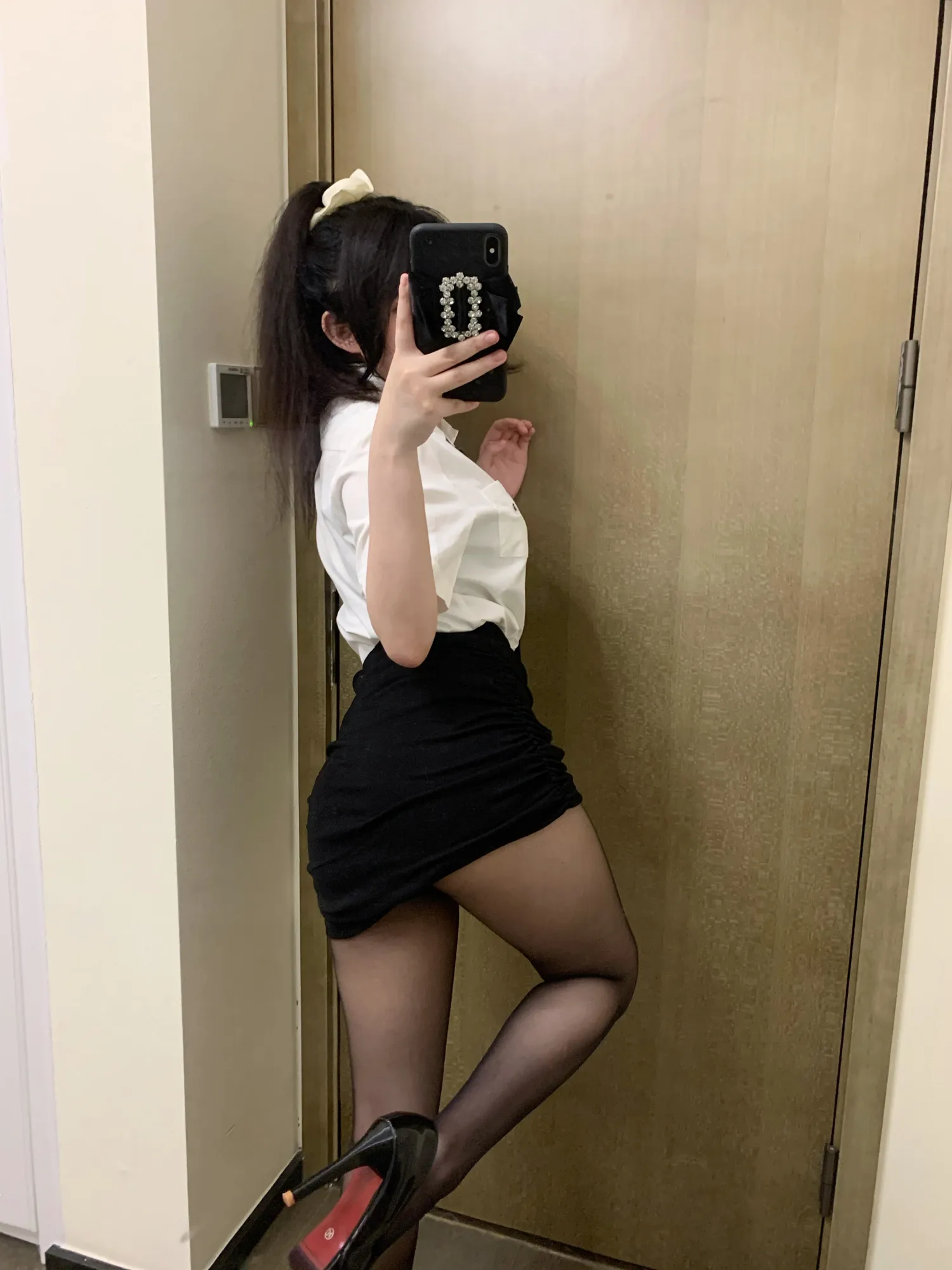 是依酱吖 NO.042 OL2 刚入职的新人 NO.0000