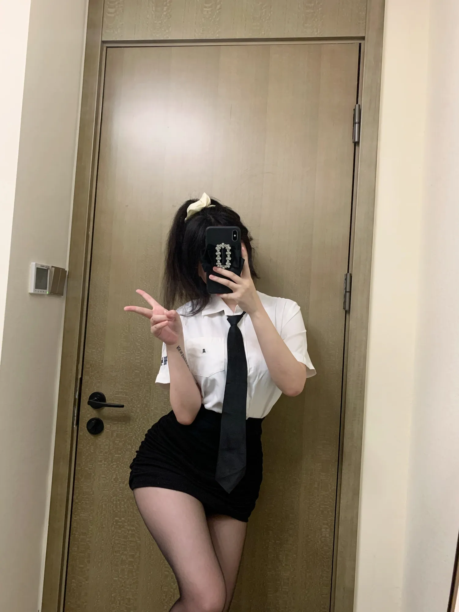 是依酱吖 NO.042 OL2 刚入职的新人 NO.0000