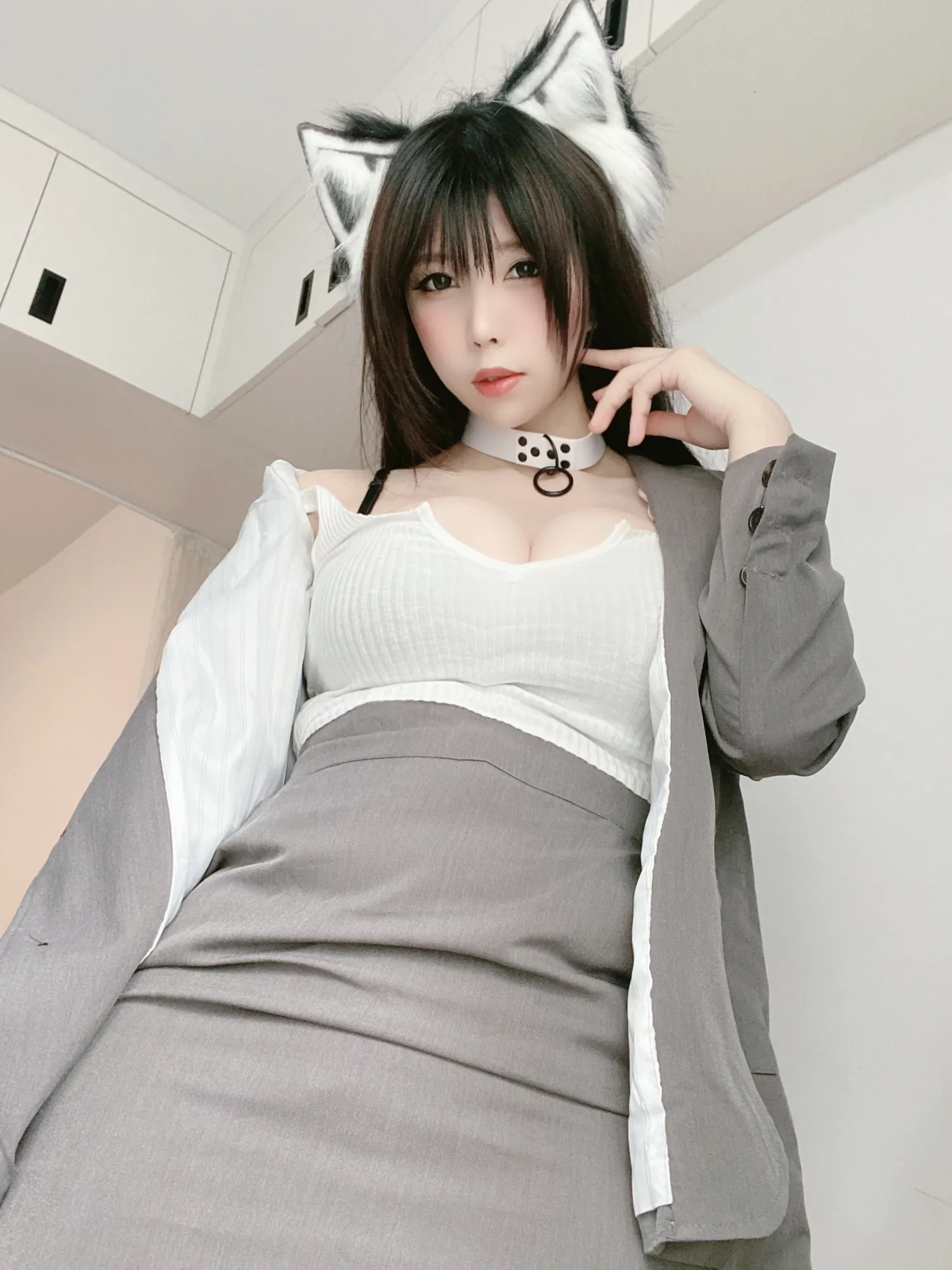 鹿野希032_016 しゃがん姿 NO.0000