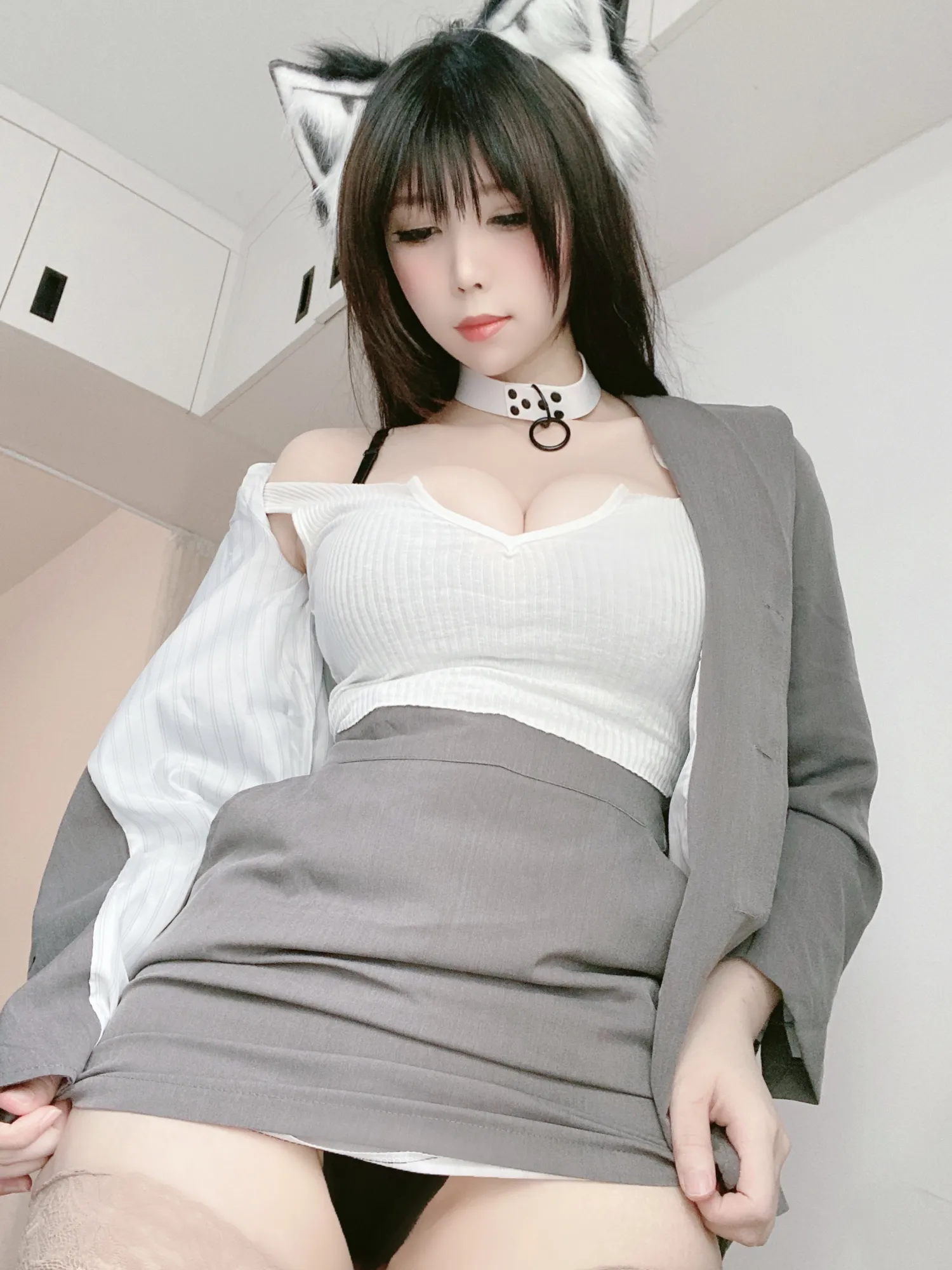 鹿野希032_016 しゃがん姿 NO.0000