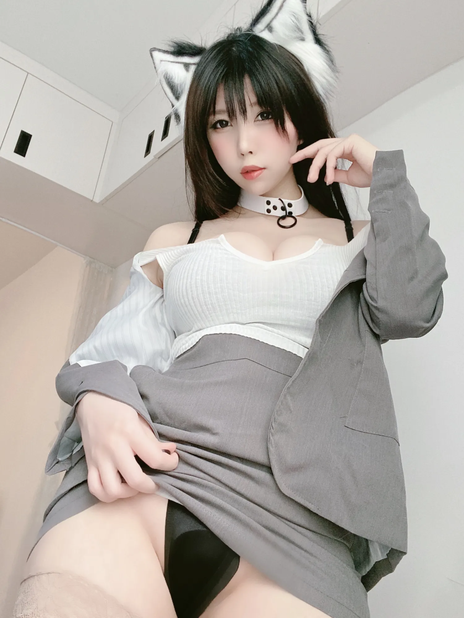 鹿野希032_016 しゃがん姿 NO.0000