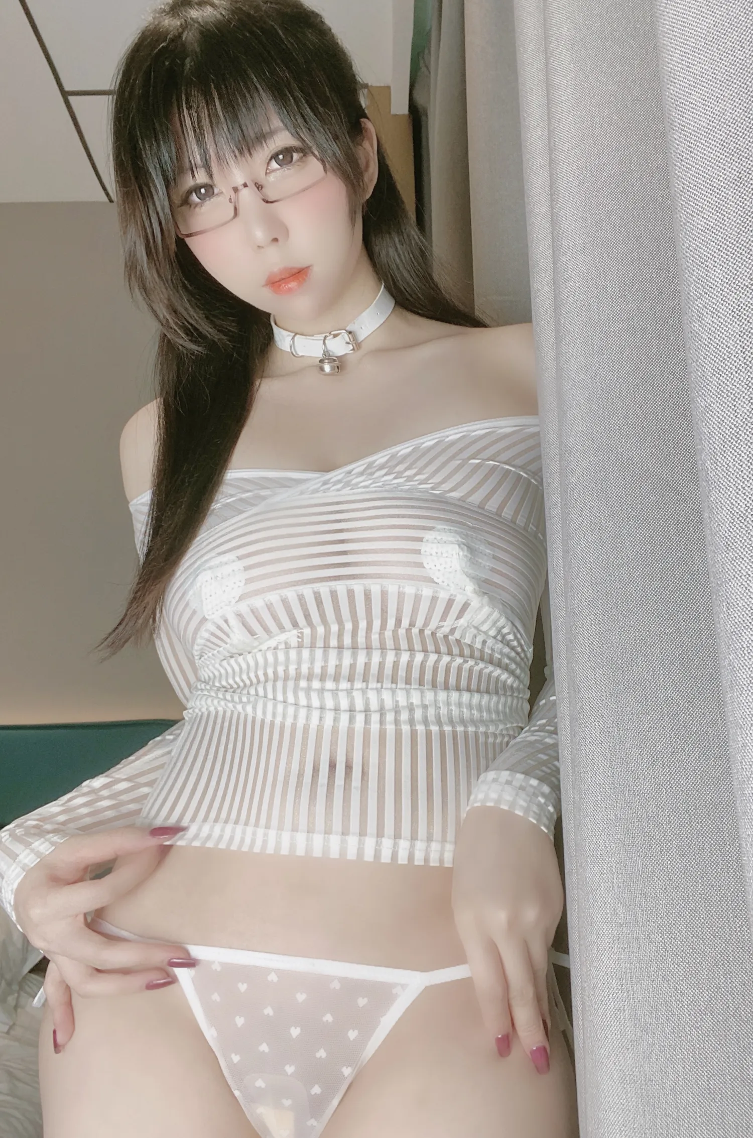 鹿野希039_015 カーテンの横のお姉さんよ NO.0000