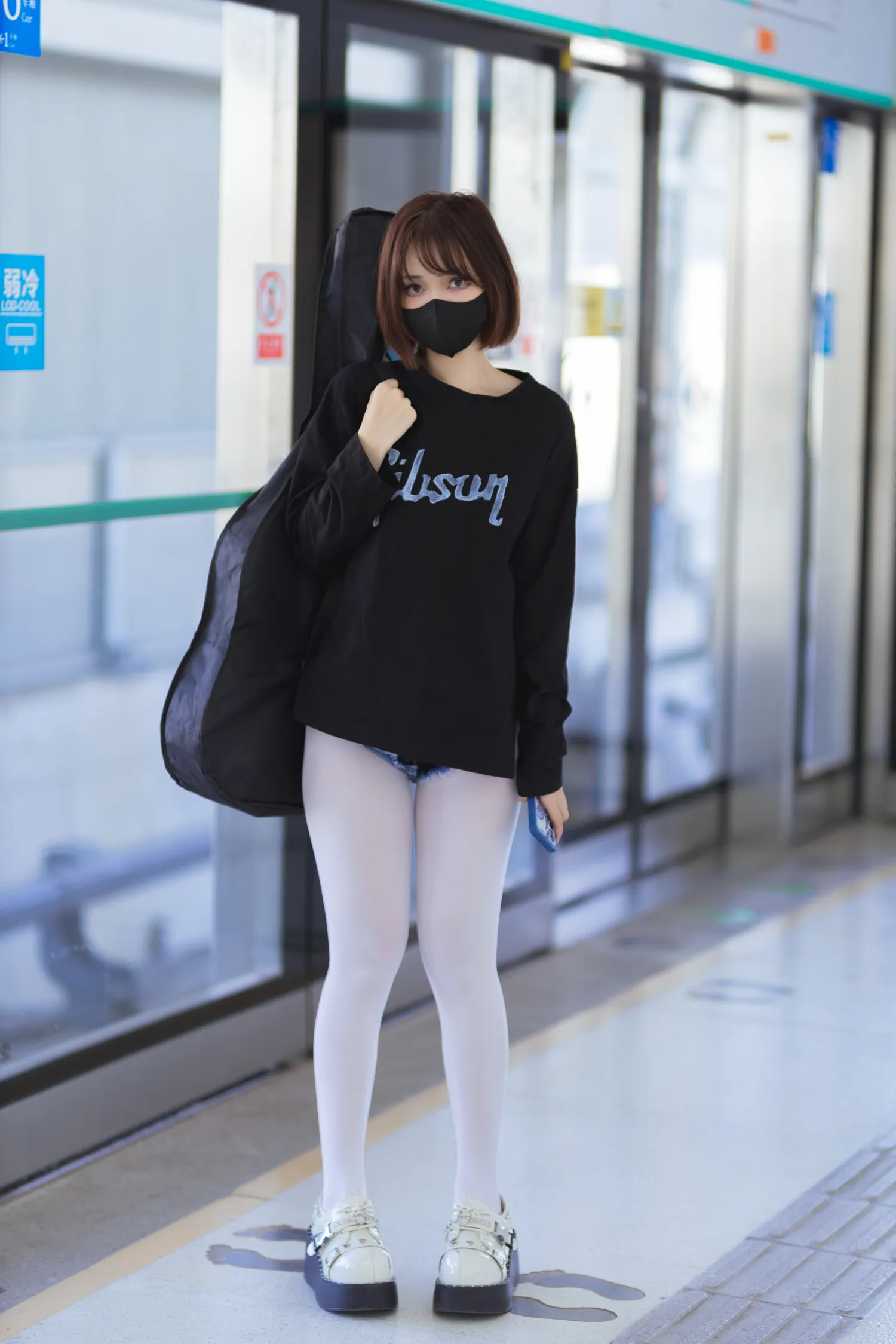 洛桑w伊梓 NO.003 地铁吉他 NO.0000