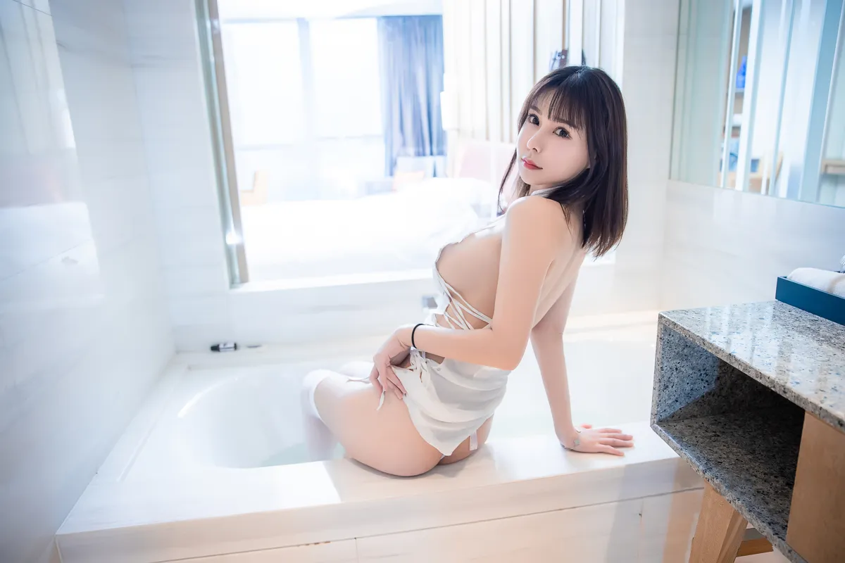 亚马逊鲶鱼 NO.013 白色旗袍 NO.0000