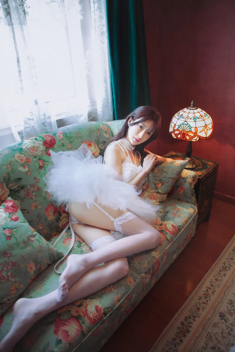 王羽杉 NO.007 白色吊带裙 NO.0000