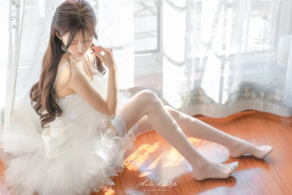 王羽杉 NO.007 白色吊带裙 NO.0000