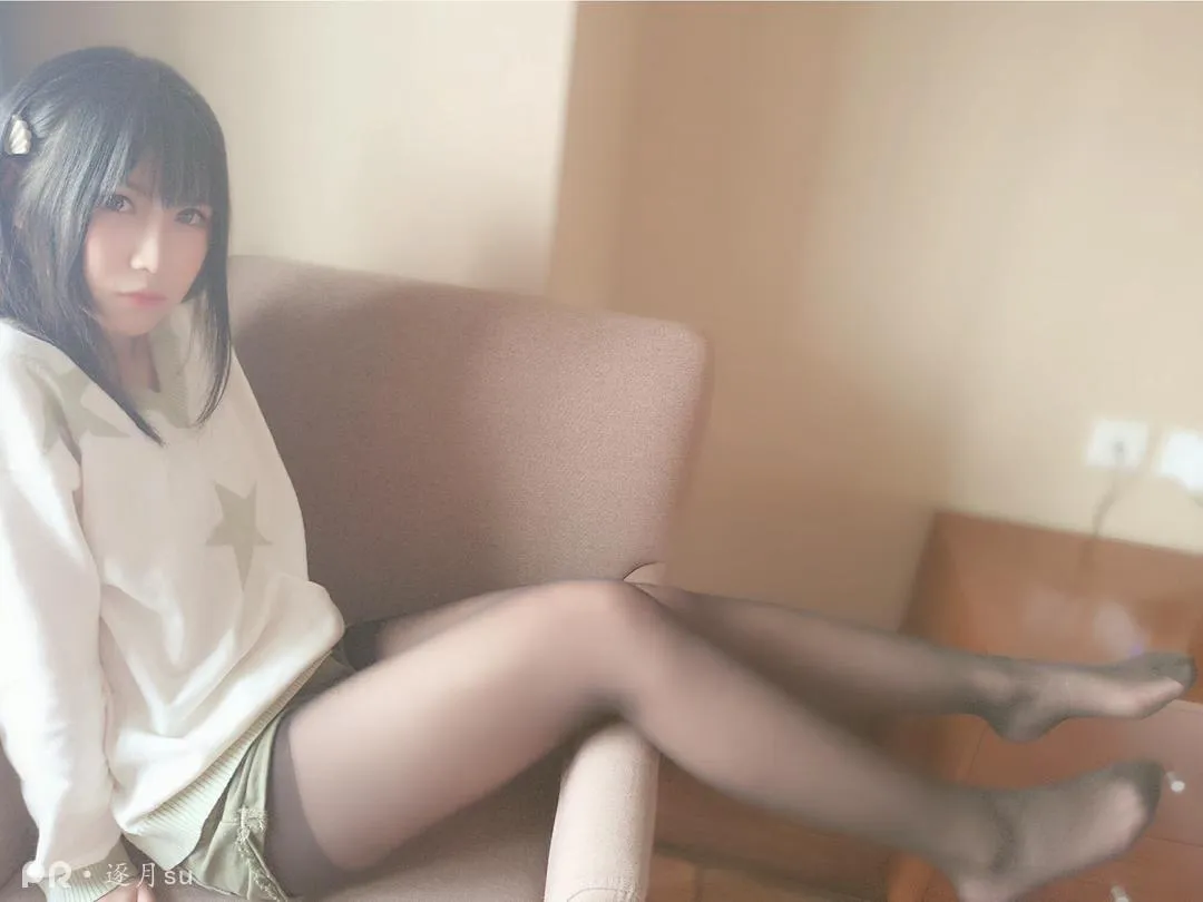 逐月SU NO.028 听撕丝袜的声音还真是爽 NO.0000