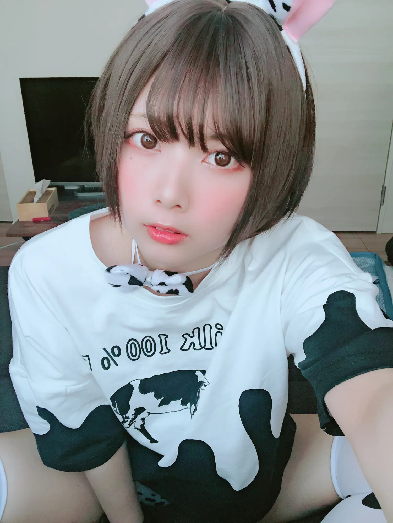 Tomiko NO.005 下乳でとる牛 NO.0000