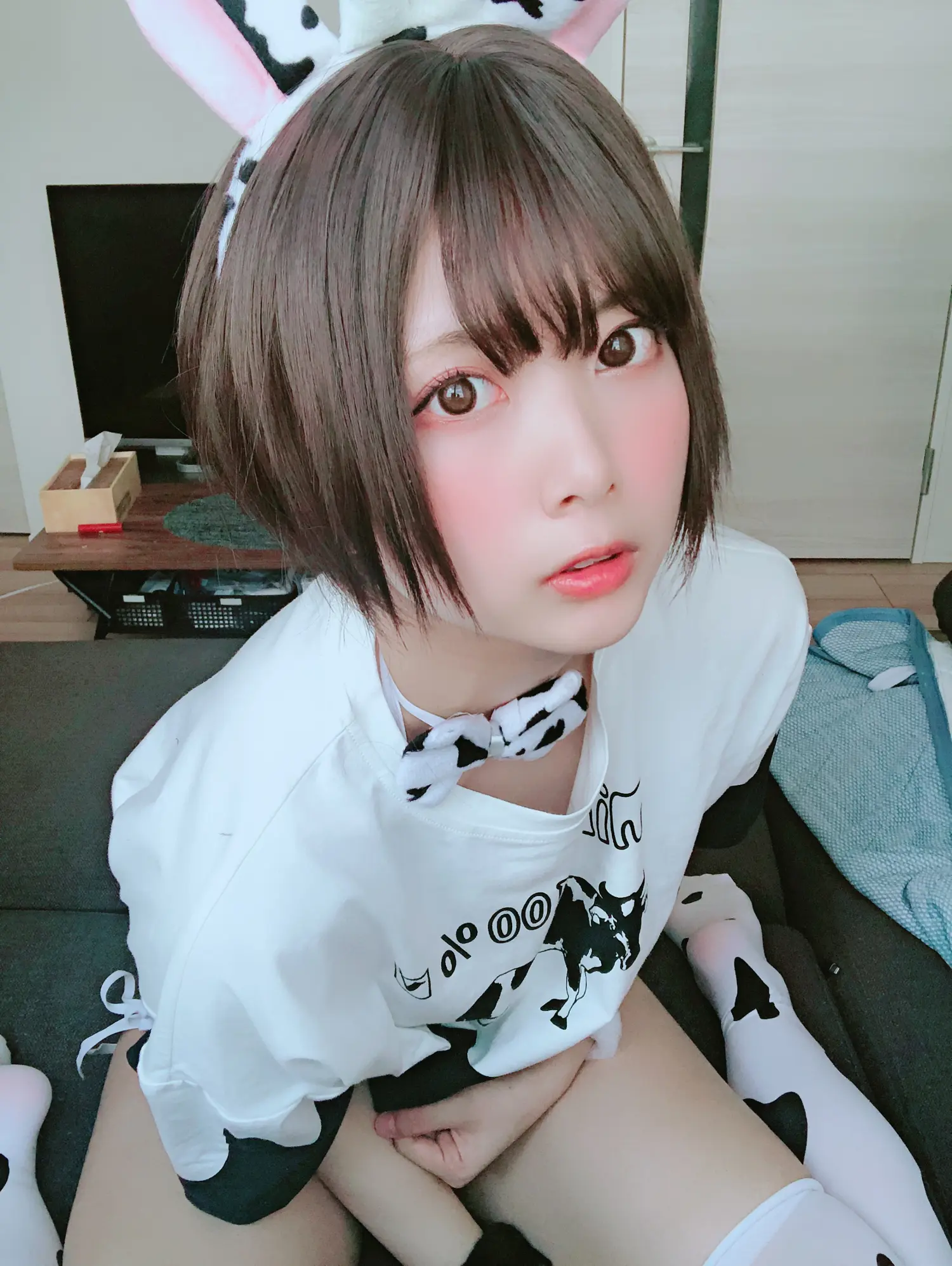 Tomiko NO.005 下乳でとる牛 NO.0000