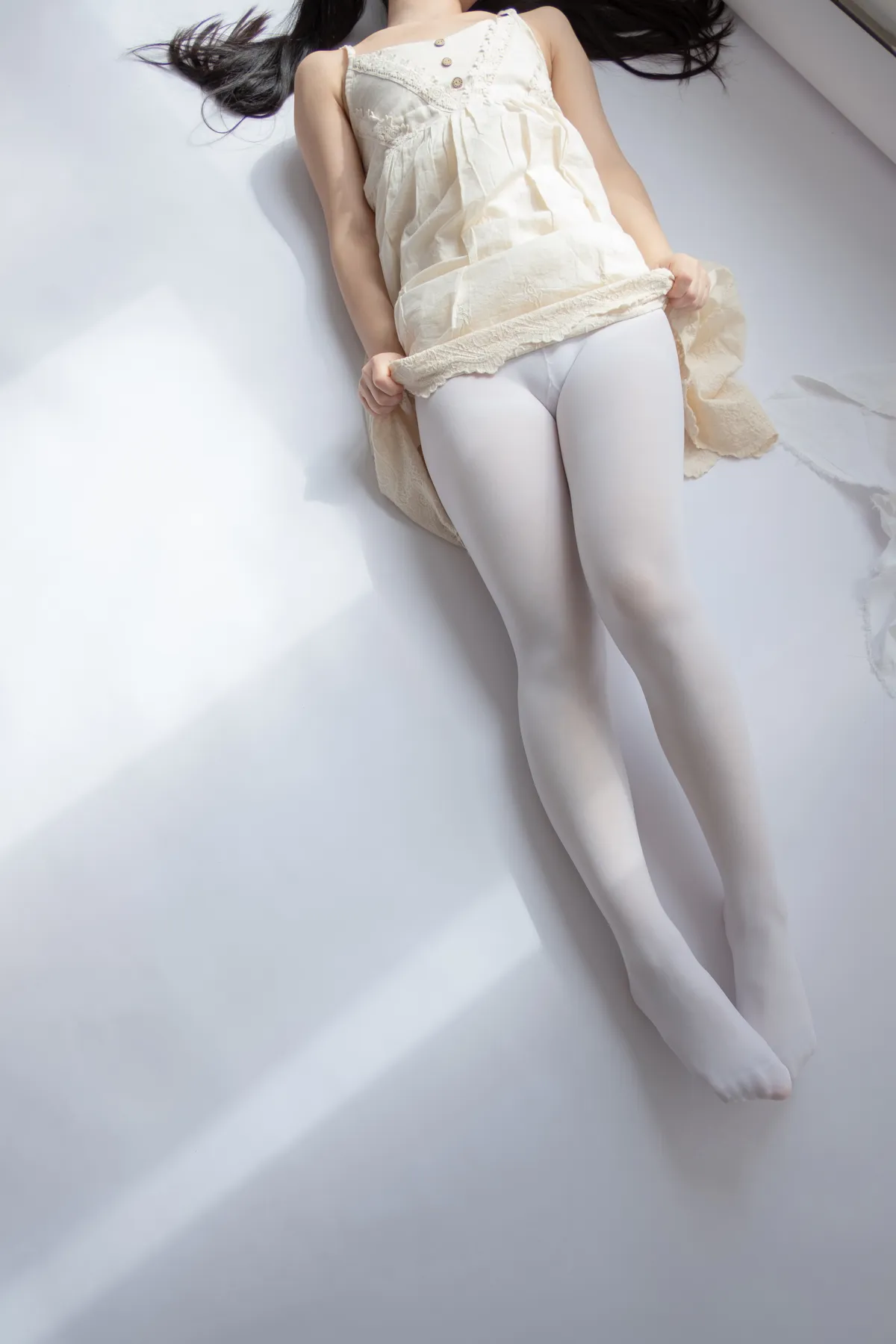 爱花 NO.003 白丝女孩玩美足 NO.0000