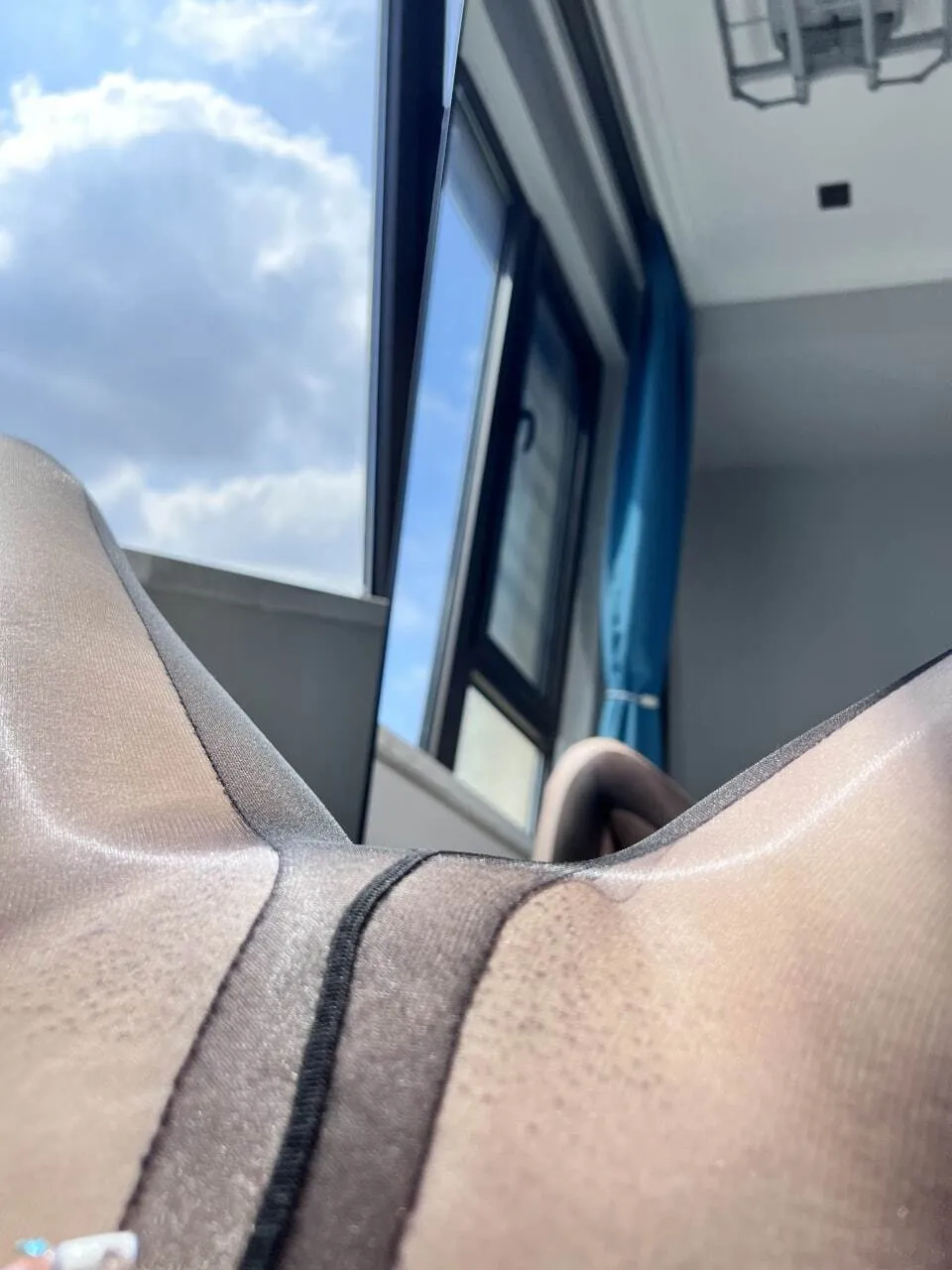 小王同学 NO.105 仅有乳贴的秘书 NO.0000