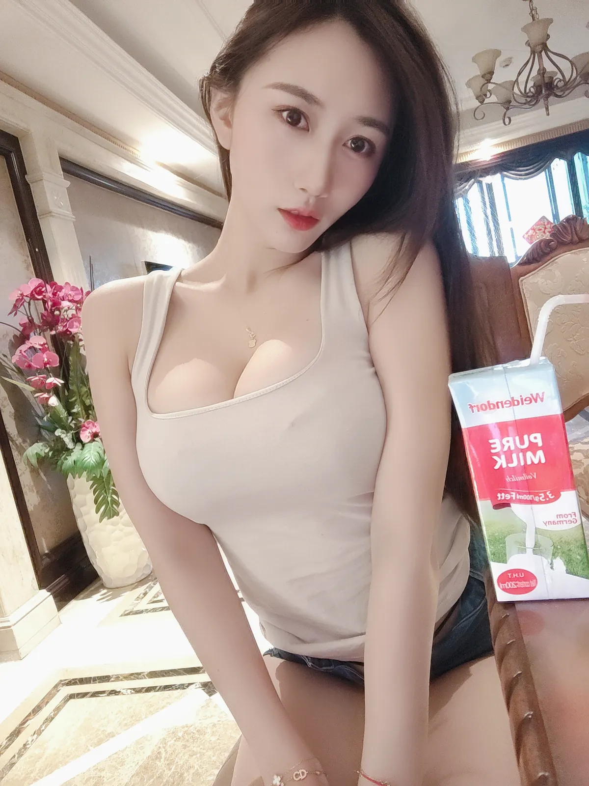 小玉吃果冻 NO.017 白背心紧身牛仔短裤 NO.0000